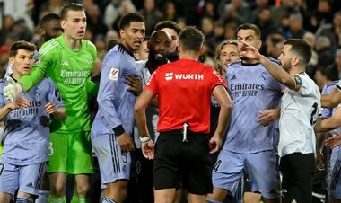 ВИДЕО. Громкий скандал? Лунин чуть не набросился на арбитра после матча