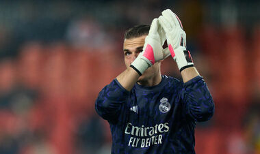 ФОТО. Вратарь сборной Украины получил благодарность за помощь армии