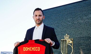 Потенциальный соперник Украины на Евро-2024 продлил контракт с тренером