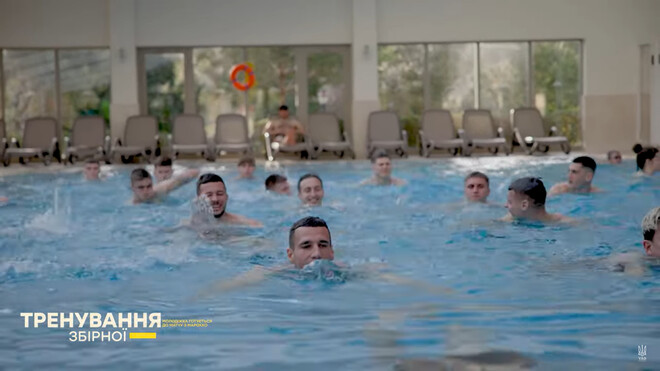 ВИДЕО. Тренировка в бассейне. Украина U-21 готовится к игре с Марокко U-23