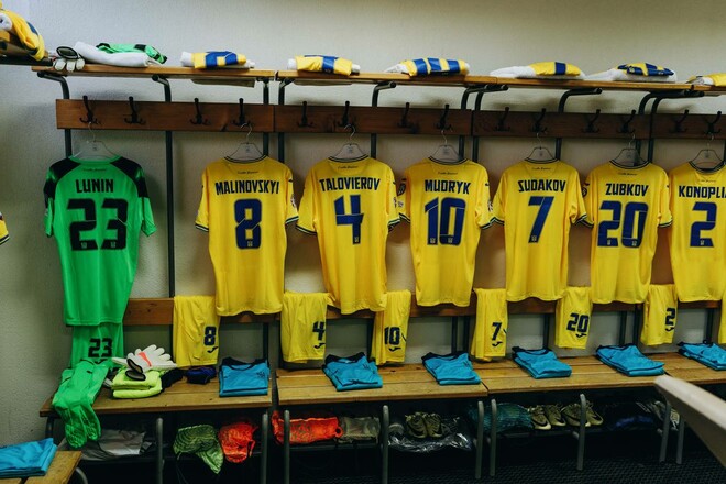 ФОТО. Как выглядит раздевалка сборной Украины перед матчем с Боснией