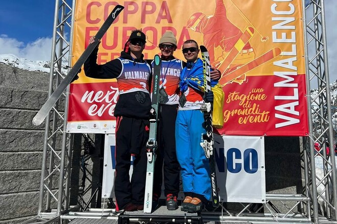 Максим Кузнецов выиграл бронзу на этапе КЕ по фристайлу в лыжной акробатике