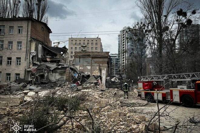 Унаслідок ракетної атаки рф у Києві зруйновано спортзал