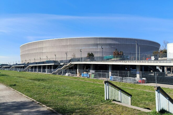 Тарчински Арена во Вроцлаве. Утро перед решающим матчем сборной