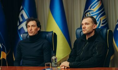 ФОТО. Шевченко пообщался с футболистами и тренерами сборной Украины U19