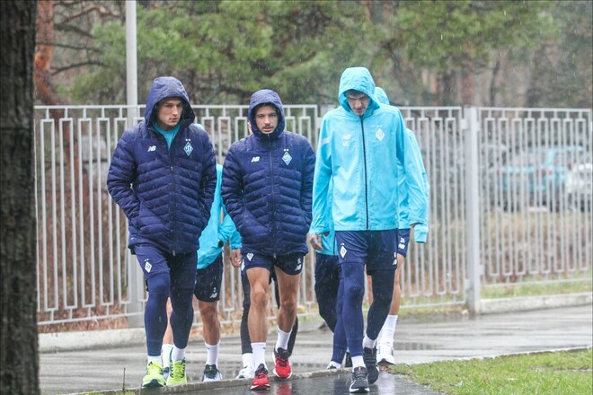 ВИДЕО. Динамовцы под дождем провели тренировку, готовясь к игре с Ворсклой