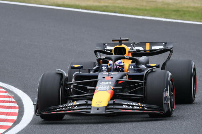 Старт Гран-при Японии. Новый Ред Булл, авария и дождь