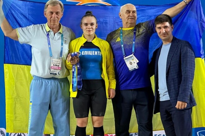 Самуляк завоевала три бронзы на Кубке мира по тяжелой атлетике