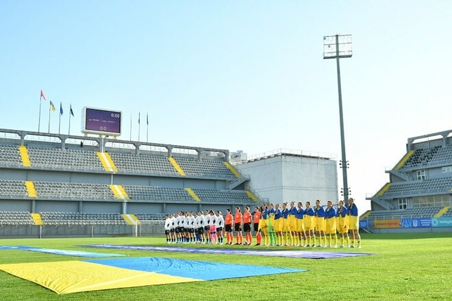 Женская сборная обыграла Косово, успех сестер Киченок, отставка Хацкевича