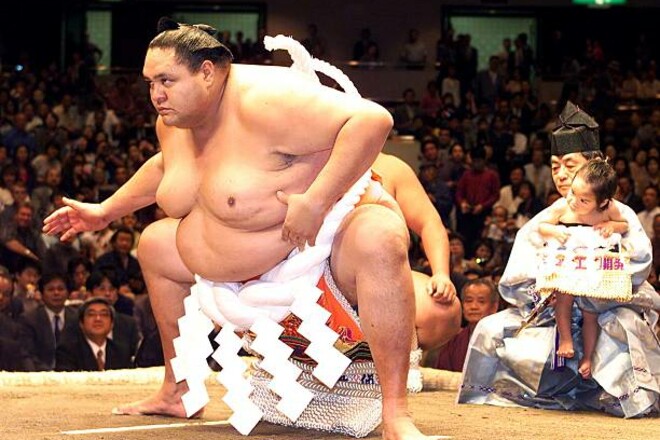 В Японии скончался легендарный сумоист Акэбоно Таро