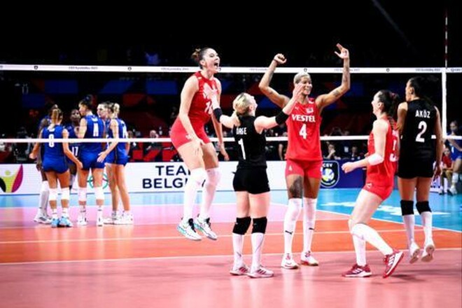 В финале женского чемпионата Европы встретятся Турция и Сербия
