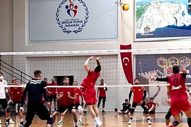 Чемпіони України провели два контрольні матчі у Туреччині