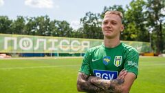 ФОТО. Может быть страшная травма. Лидер Полесья Назаренко повредил колено