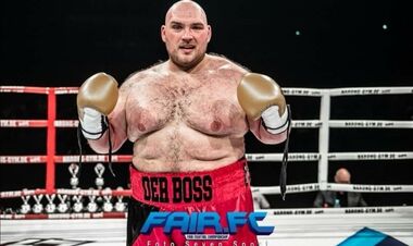 Безнадійний боксер на прізвисько Бос здобув дебютну перемогу в 19-му бою