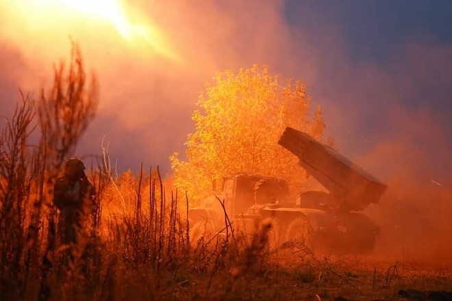 За прошлые сутки ВСУ уничтожили 460 оккупантов, 4 танка, 14 ББМ и катер
