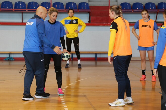 Женская сборная Украины провела тренировку перед стартом отбора на ЧЕ-2024