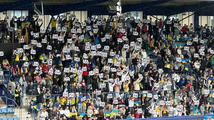 ФОТО. На 54-й хвилині матчу України відбулася акція єдності з народом Чехії