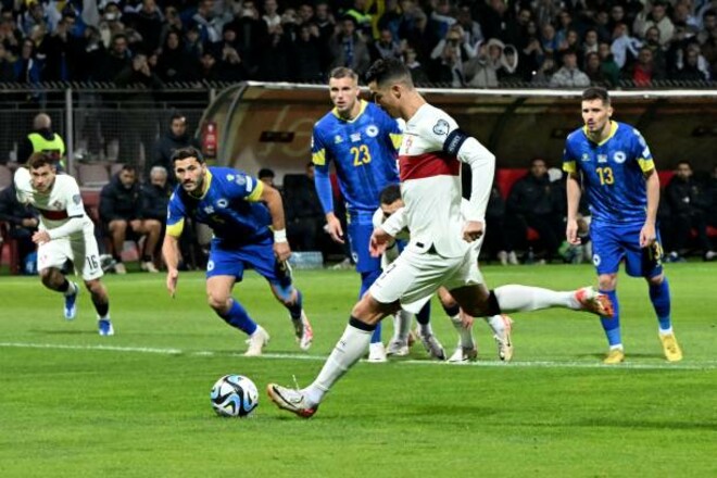 ВИДЕО. Роналду за 22 минуты оформил дубль в матче Португалии с Боснией