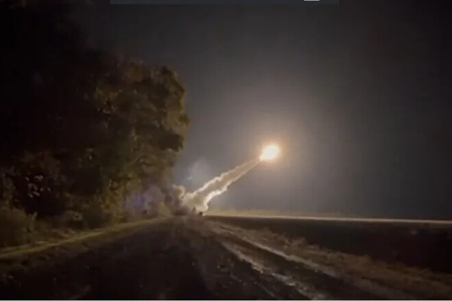 ВІДЕО. Залужний показав перший пуск ракет ATACMS в Україні