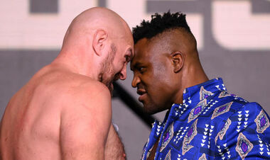 ВИДЕО. Поговорили и потолкались. Фьюри и Нганну устроили шоу