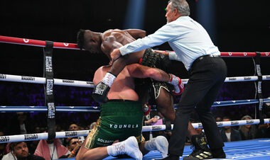 Александр Усик назвал свой счет в бою Фьюри – Нганну