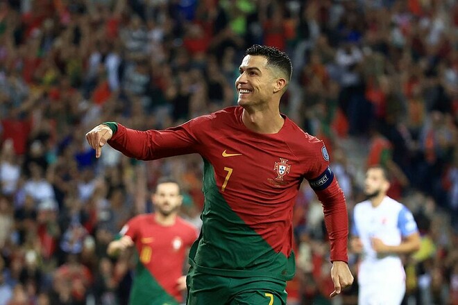 Португалия благодаря голу Роналду добыла три очка, Словакия вышла на Евро