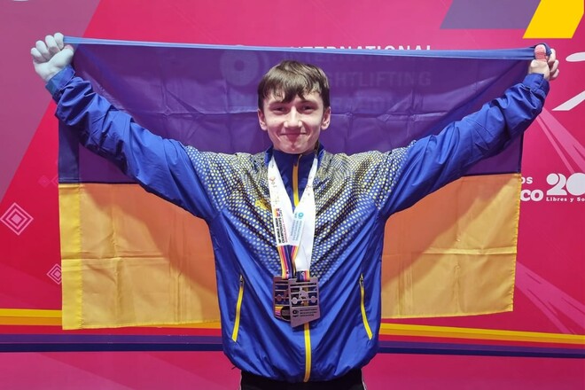 Украинский спортсмен взял две награды на ЧМ U-20 по тяжелой атлетике