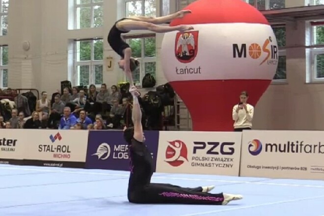 ВИДЕО. Кривицкая и Лабунец победили на акробатическом турнире в Польше