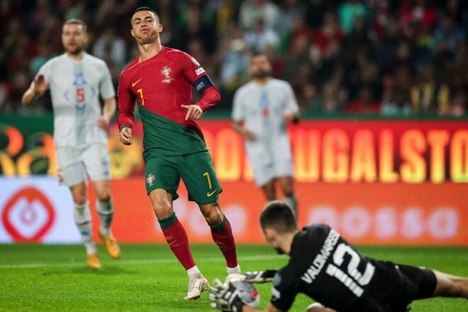 Победа Португалии без голов Роналду, Босния в меньшинстве уступила Словакии