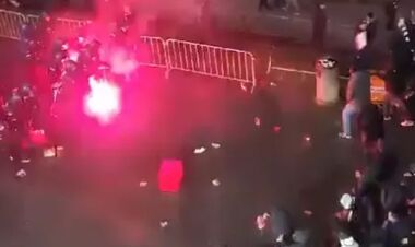 ВИДЕО. 50 полицейских пострадали в Германии в драке с фанатами