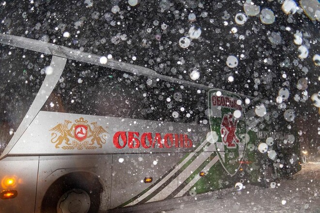 ФОТО. Оболонь попала в жуткий снегопад, когда возвращалась из Александрии