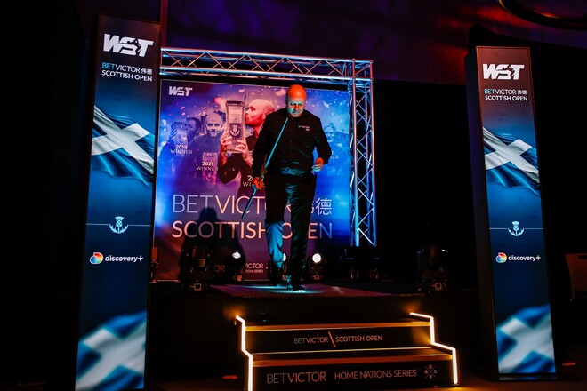 ВИДЕО. 48-летний Джон Хиггинс вышел в полуфинал домашнего Scottish Open