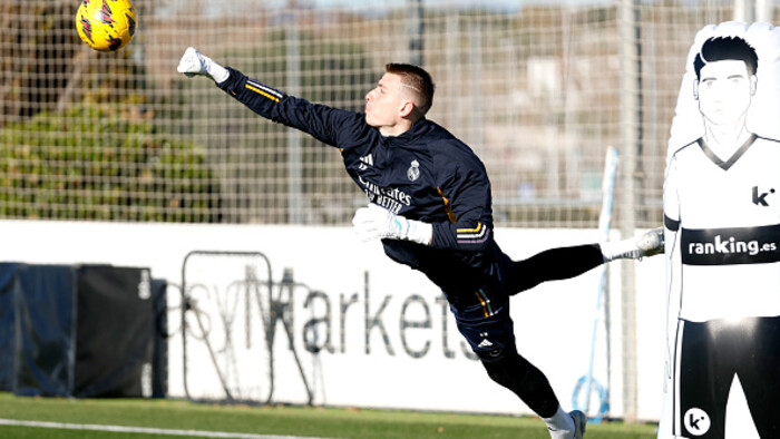 ФОТО. Лунин установил в своем доме в Мадриде баню. Остается в Реале?