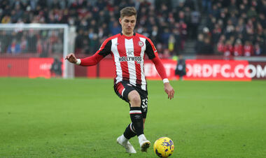 Заработал красную для соперника. Ярмолюк поучаствовал в толкотне в игре АПЛ