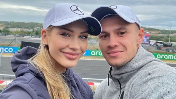 ФОТО. Пышногрудая жена Зубкова в образе модели Playboy