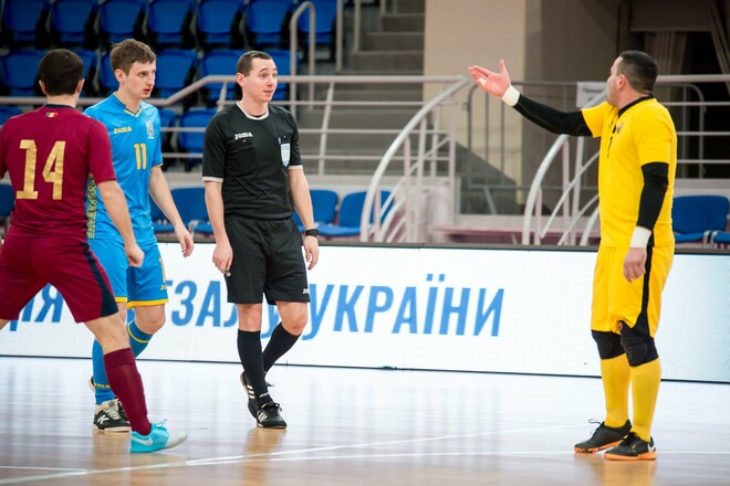 Украинские судьи обслужат матч квалификации чемпионата мира по футзалу