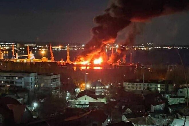 ВІДЕО. ЗСУ знищили російський корабель в окупованому Криму