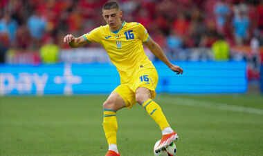 ВІДЕО. Миколенко пізно ввечері прибув до розташування збірної України