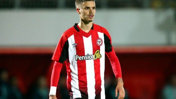 Станет топ-моделью. Сын легенды МЮ покинул клуб АПЛ и закончил с футболом