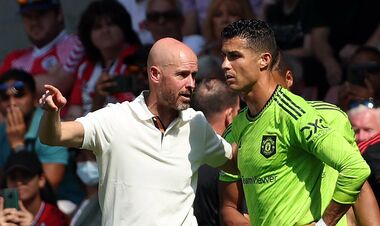 Все из-за серьги? Известна причина конфликта Роналду и тен Хага