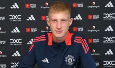 OFFICIALLY. The Ukrainian midfielder signed a professional contract with Man United