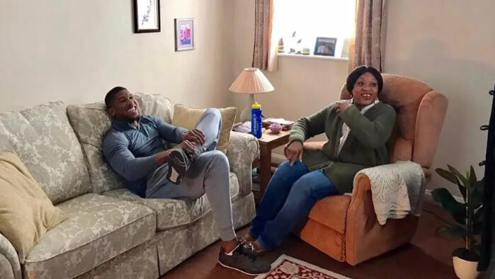 Джошуа еще раз объяснил, почему до сих пор живет с мамой