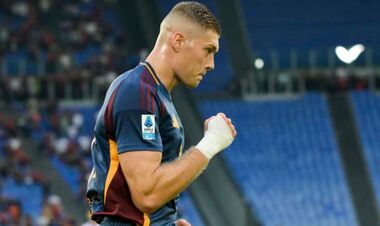 PHOTO. Dovbyk received the award for the best player of the match between Roma and Udinese