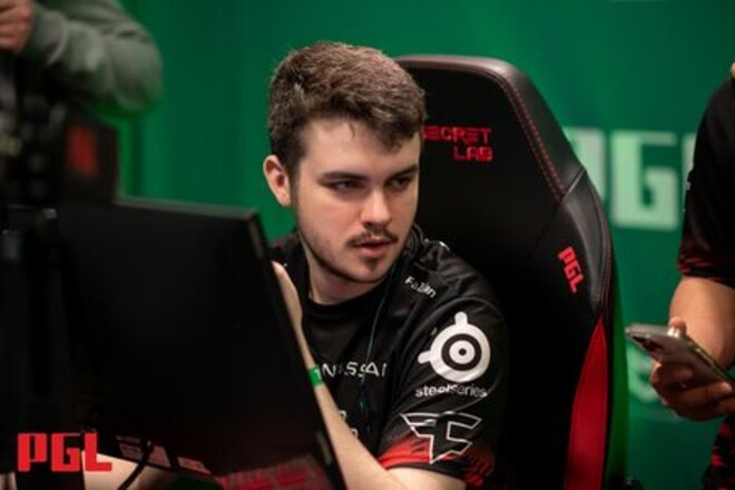 FaZe выбивают Falcons с BLAST Premier Fall Final после напряженного матча