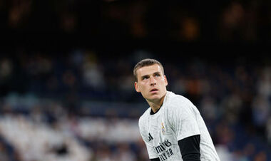 PHOTO. Real Madrid players received cars from a sponsor. Which one did Lunin choose?