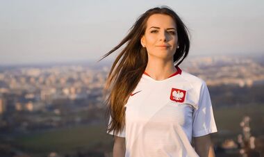 The most beautiful referee girl in world football comes from Poland. Who is she?