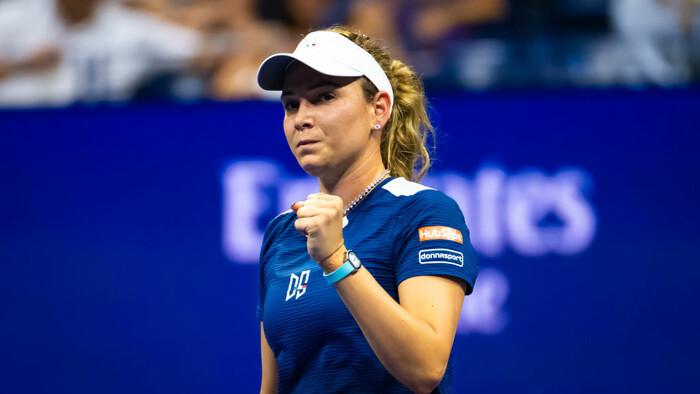 ФОТО. Векич попала на обложку глянцевого журнала