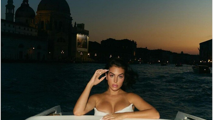 ФОТО. Девушка Роналду снялась голой в рекламной компании известного бренда