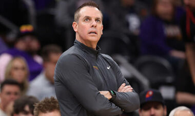 Проработал всего сезон. Финикс уволил тренера после провала в плей-офф