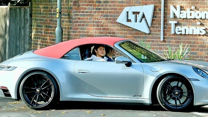 Porsche відібрав дороге авто у відомої британської тенісистки